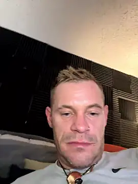 Snapshot of FrankieKentucky chatting on 01.06.26 FrankieKentucky online show from 01.06.26