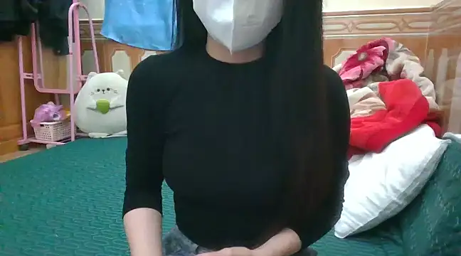 Snapshot of Yin-girl chatting on 12.26.24 Yin-girl online show from 12.26.24