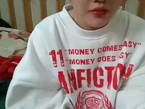 Snapshot of Yin-girl chatting on 02.15.25 Yin-girl online show from 02.15.25