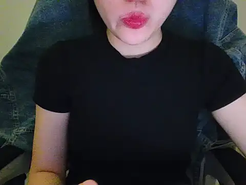 Snapshot of Yin-girl chatting on 09.20.25 Yin-girl online show from 09.20.25