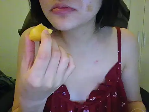 Snapshot of Yin-girl chatting on 09.23.25 Yin-girl online show from 09.23.25