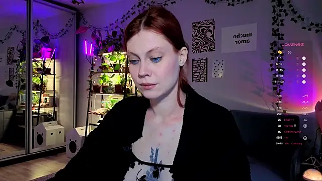 Snapshot of Your_Corvus chatting on 12.04.25 Your Corvus online show from 12.04.25