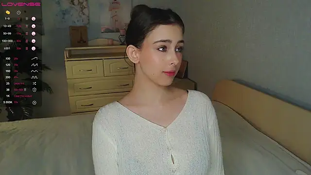 Snapshot of cosmosbaby chatting on 11.30.25 cosmosbaby online show from 11.30.25