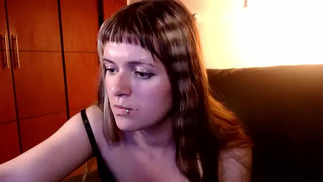 NEXT DOOR GIRL  online show from 10.21.25