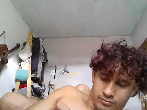 Snapshot of pedrodavid_ chatting on 02.05.25 pedrodavid  online show from 02.05.25