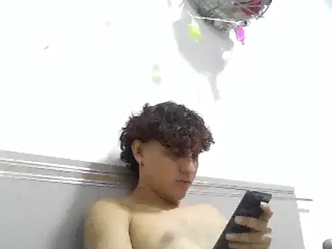 Snapshot of pedrodavid_ chatting on 03.20.25 pedrodavid  online show from 03.20.25