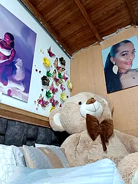 Snapshot of linda-palma chatting on 12.18.25 linda-palma online show from 12.18.25