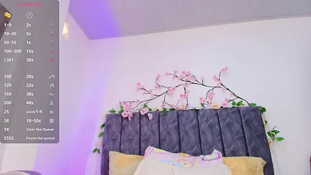 Sophiee Velvet online show from 08.03.26