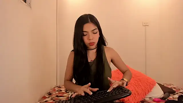 Snapshot of meganrossee69 chatting on 01.03.25 meganrossee69 online show from 01.03.25