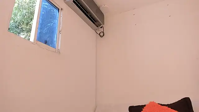 Snapshot of meganrossee69 chatting on 02.13.25 meganrossee69 online show from 02.13.25