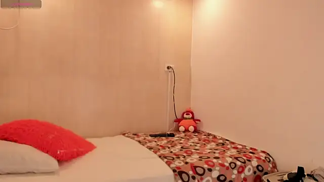 Snapshot of meganrossee69 chatting on 09.14.25 meganrossee69 online show from 09.14.25