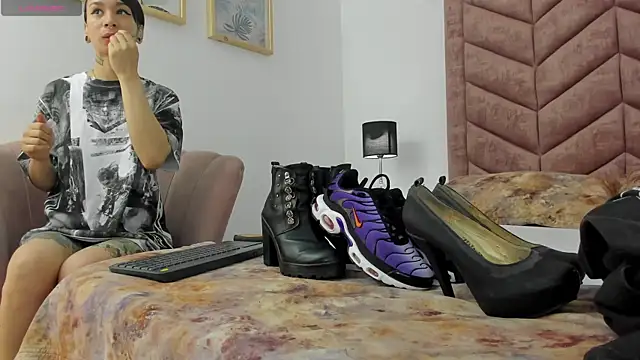 Snapshot of Lady_Godss chatting on 12.19.24 Lady Godss online show from 12.19.24