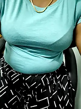 Snapshot of tamil_subha69 chatting on 11.30.25 tamil subha69 online show from 11.30.25