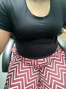 Snapshot of tamil_subha69 chatting on 12.23.25 tamil subha69 online show from 12.23.25