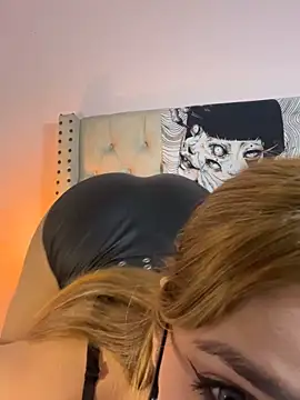 Snapshot of SweetJennaa chatting on 12.16.25 SweetJennaa online show from 12.16.25