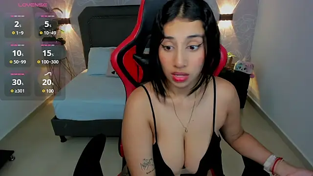 Snapshot of venuz_lee chatting on 01.13.25 venuz lee online show from 01.13.25