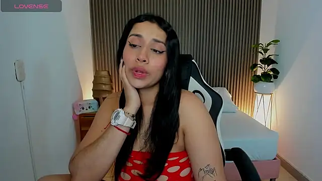 Snapshot of venuz_lee chatting on 01.25.25 venuz lee online show from 01.25.25