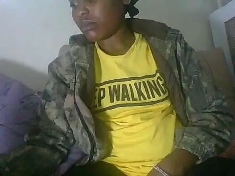 Snapshot of Candykitten chatting on 12.21.25 Candykitten online show from 12.21.25