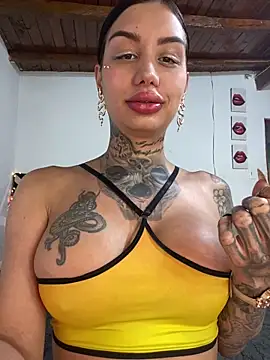 Snapshot of Zaratattoox chatting on 03.19.26 Zaratattoox online show from 03.19.26