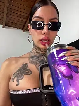 Snapshot of Zaratattoox chatting on 03.22.26 Zaratattoox online show from 03.22.26