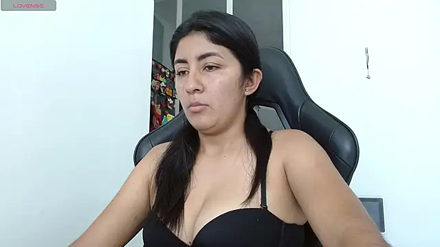 Snapshot of danna_peterson1 chatting on 11.14.25 danna peterson1 online show from 11.14.25