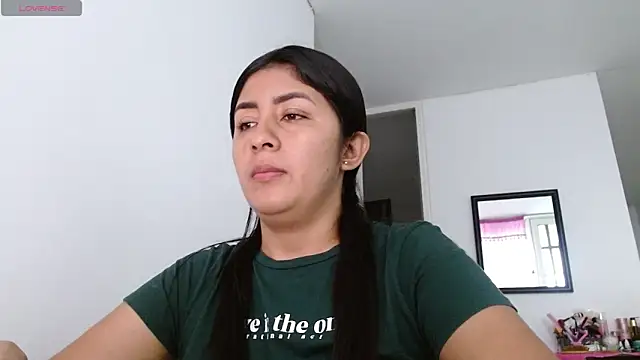 Snapshot of danna_peterson1 chatting on 12.04.25 danna peterson1 online show from 12.04.25