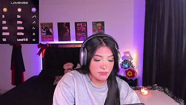 Snapshot of Mariana_Hasper_ chatting on 12.15.25 Mariana Hasper online show from 12.15.25