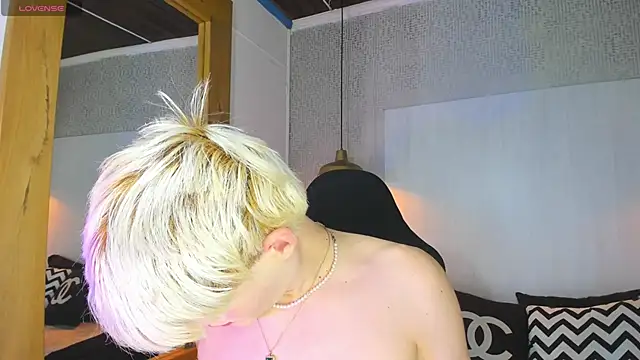 VladHellsing4 online show from 02.21.26