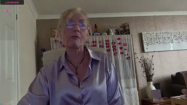 TopazCamgirl online show from 04.17.26