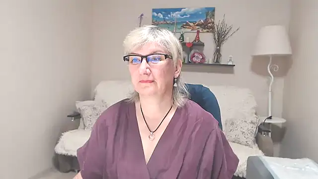 Snapshot of FleurMays chatting on 06.12.26 FleurMays online show from 06.12.26