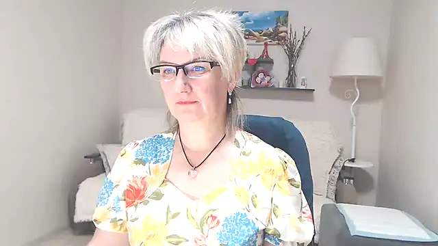Snapshot of FleurMays chatting on 06.19.26 FleurMays online show from 06.19.26