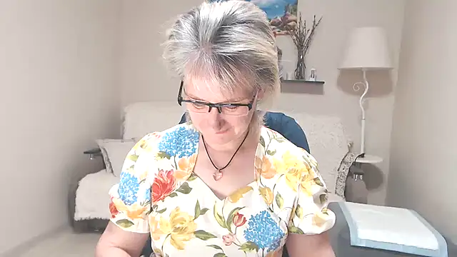 Snapshot of FleurMays chatting on 06.21.26 FleurMays online show from 06.21.26