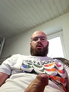 Snapshot of azagoul222 chatting on 11.24.25 azagoul222 online show from 11.24.25