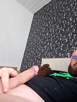 Snapshot of azagoul222 chatting on 11.25.25 azagoul222 online show from 11.25.25