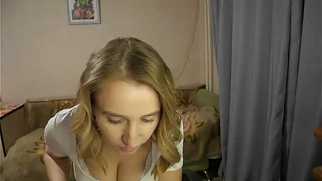 Snapshot of Sophiloren chatting on 01.26.25 Sophiloren online show from 01.26.25