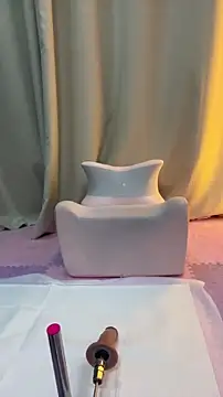 Snapshot of Nicole77-baby chatting on 12.04.25 Nicole77-baby online show from 12.04.25