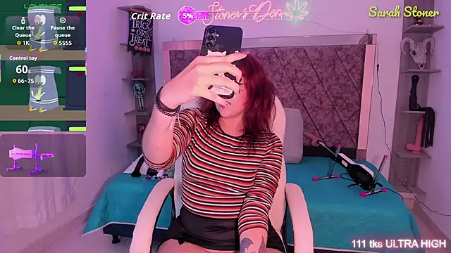 Snapshot of Sarah-Stoner chatting on 10.08.25 Sarah-Stoner online show from 10.08.25