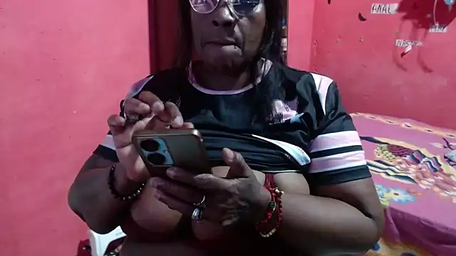 Snapshot of loretybig chatting on 12.14.25 loretybig online show from 12.14.25