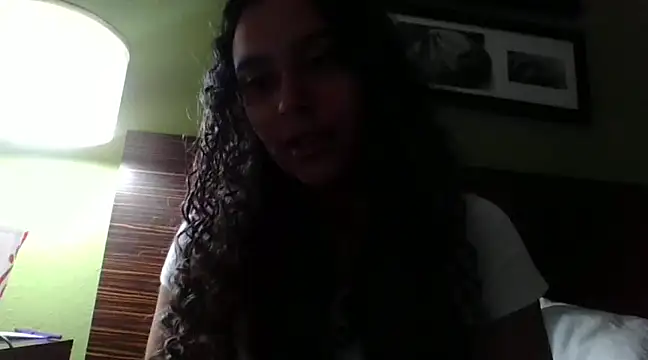 Snapshot of cinnaminnie chatting on 01.10.25 cinnaminnie online show from 01.10.25