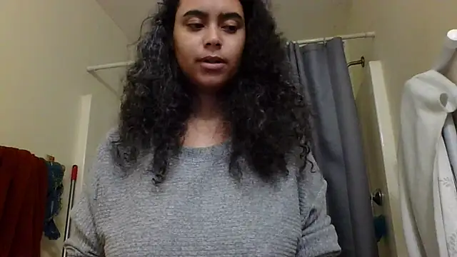 Snapshot of cinnaminnie chatting on 01.16.25 cinnaminnie online show from 01.16.25