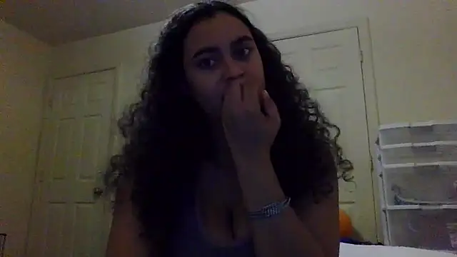 Snapshot of cinnaminnie chatting on 01.17.25 cinnaminnie online show from 01.17.25