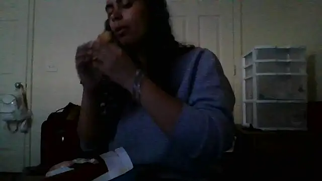 Snapshot of cinnaminnie chatting on 01.17.25 cinnaminnie online show from 01.17.25