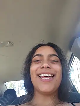 Snapshot of cinnaminnie chatting on 03.01.25 cinnaminnie online show from 03.01.25