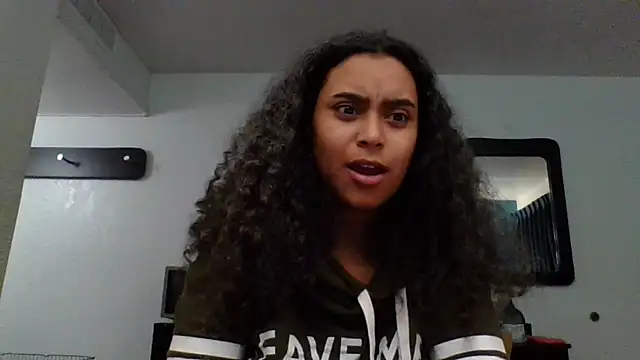 Snapshot of cinnaminnie chatting on 03.02.25 cinnaminnie online show from 03.02.25