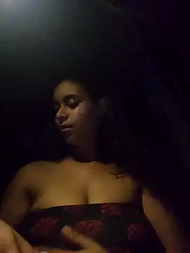 Snapshot of cinnaminnie chatting on 03.04.25 cinnaminnie online show from 03.04.25