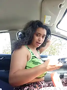 Snapshot of cinnaminnie chatting on 03.05.25 cinnaminnie online show from 03.05.25