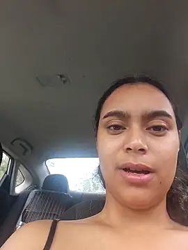 Snapshot of cinnaminnie chatting on 03.08.25 cinnaminnie online show from 03.08.25