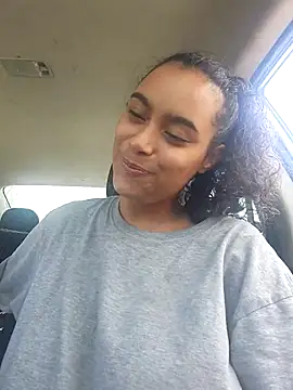 Snapshot of cinnaminnie chatting on 03.13.25 cinnaminnie online show from 03.13.25