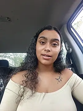 Snapshot of cinnaminnie chatting on 03.14.25 cinnaminnie online show from 03.14.25