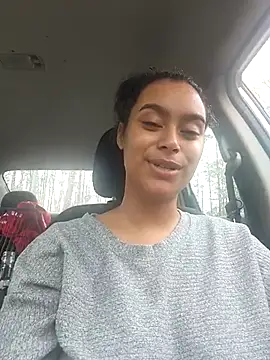 Snapshot of cinnaminnie chatting on 03.16.25 cinnaminnie online show from 03.16.25